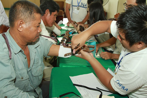 Prosthetic hand give